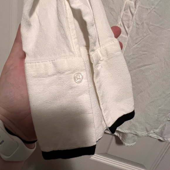 White button down with black detailing - Picture 3 of 6